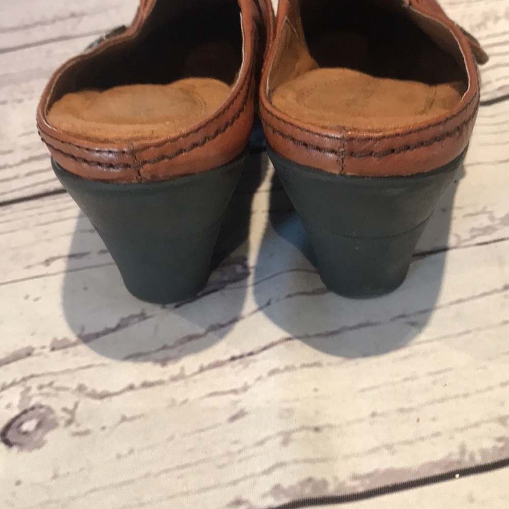 Naturalizer Clogs - image 4